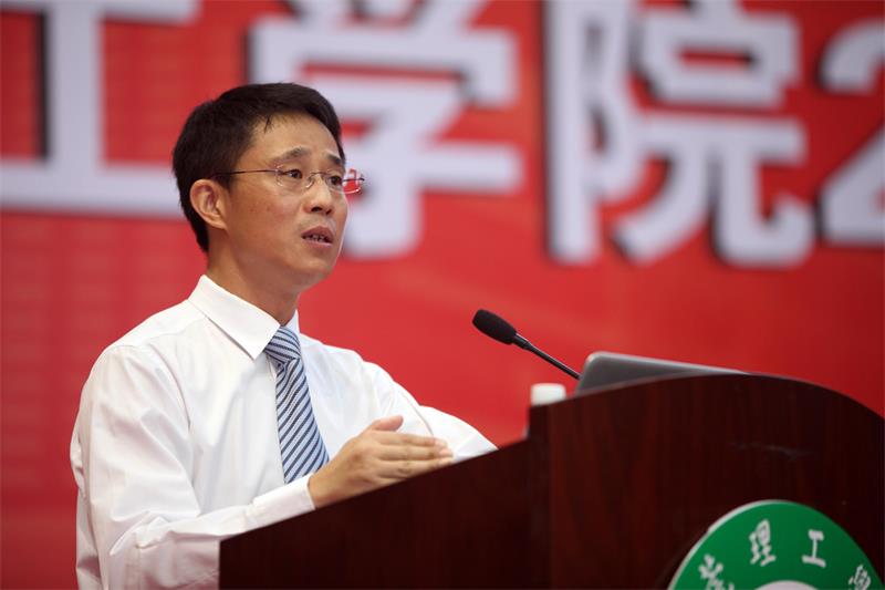 成洪波书记