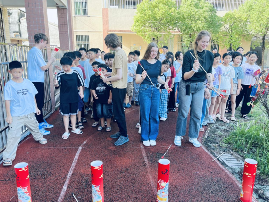 “双百行动”进行时|交流互鉴 中西合璧 揭东校园里的别样中秋