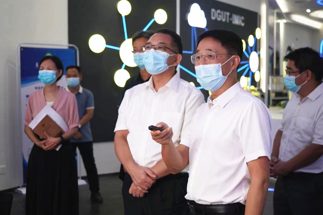 市政协党组书记、主席陈文明一行来校调研
