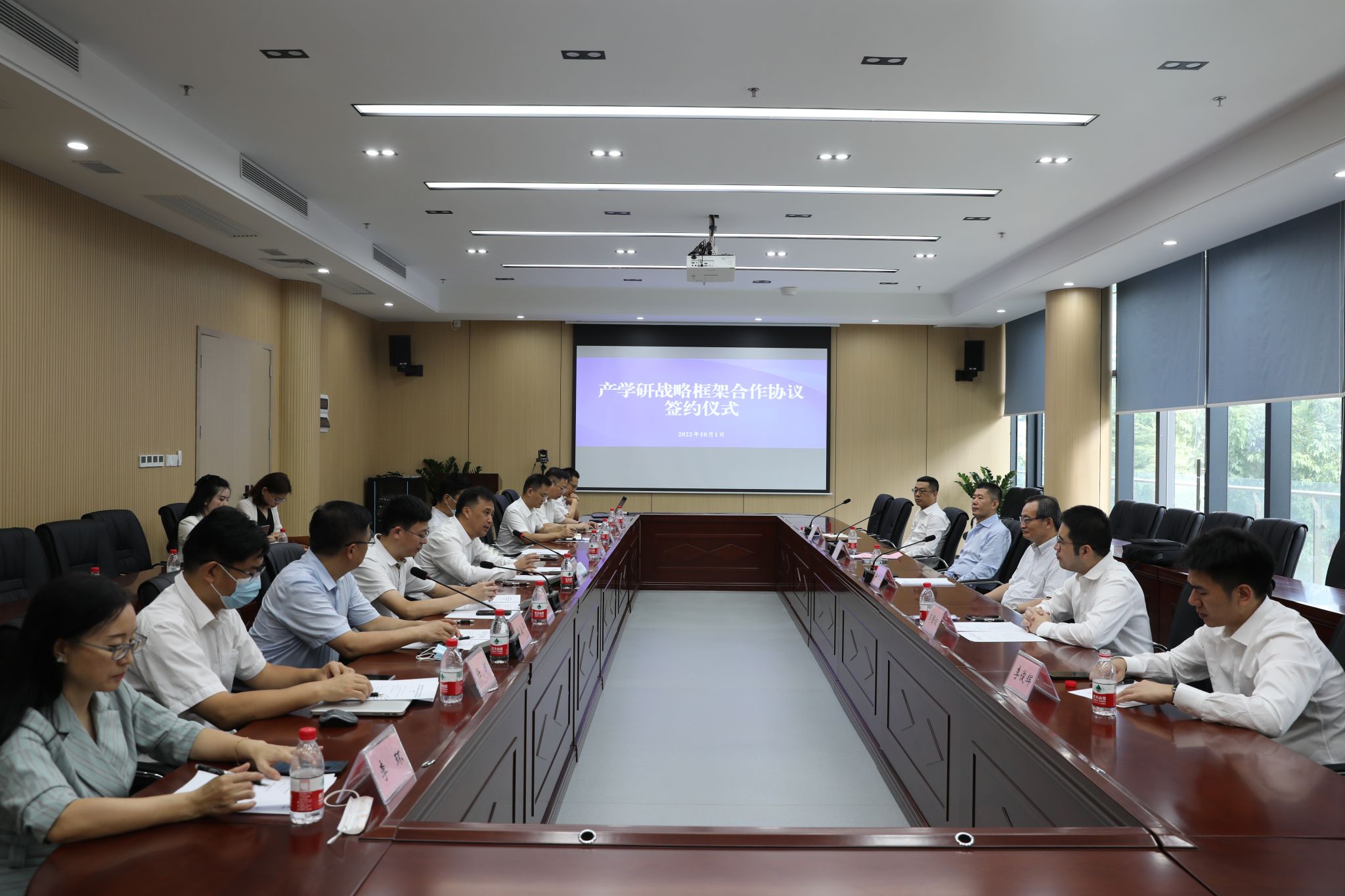 强强联手 共谋新篇 我校与晶和实业集团有限公司、深圳大学半导体制造研究院开启产学研全面战略合作