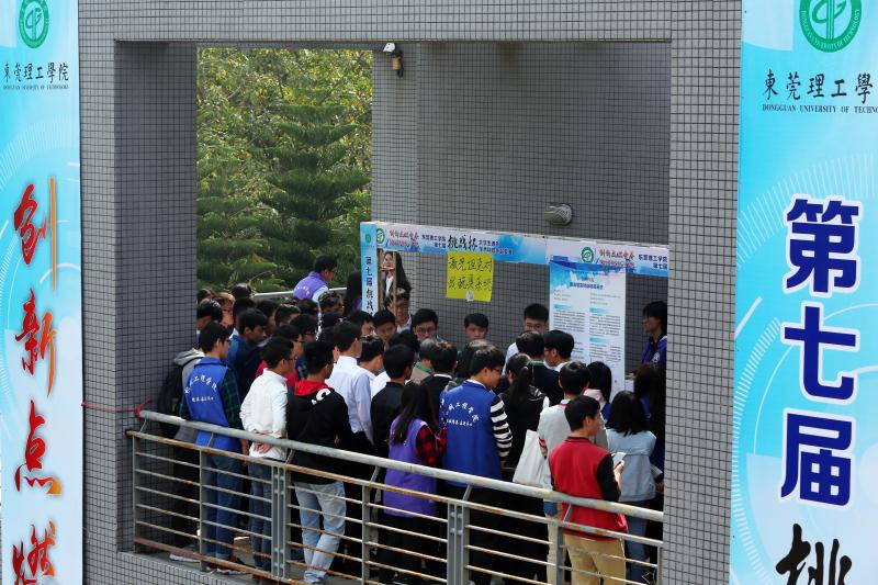 学生参观