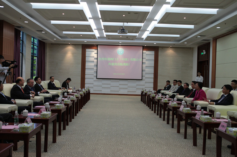 座谈会