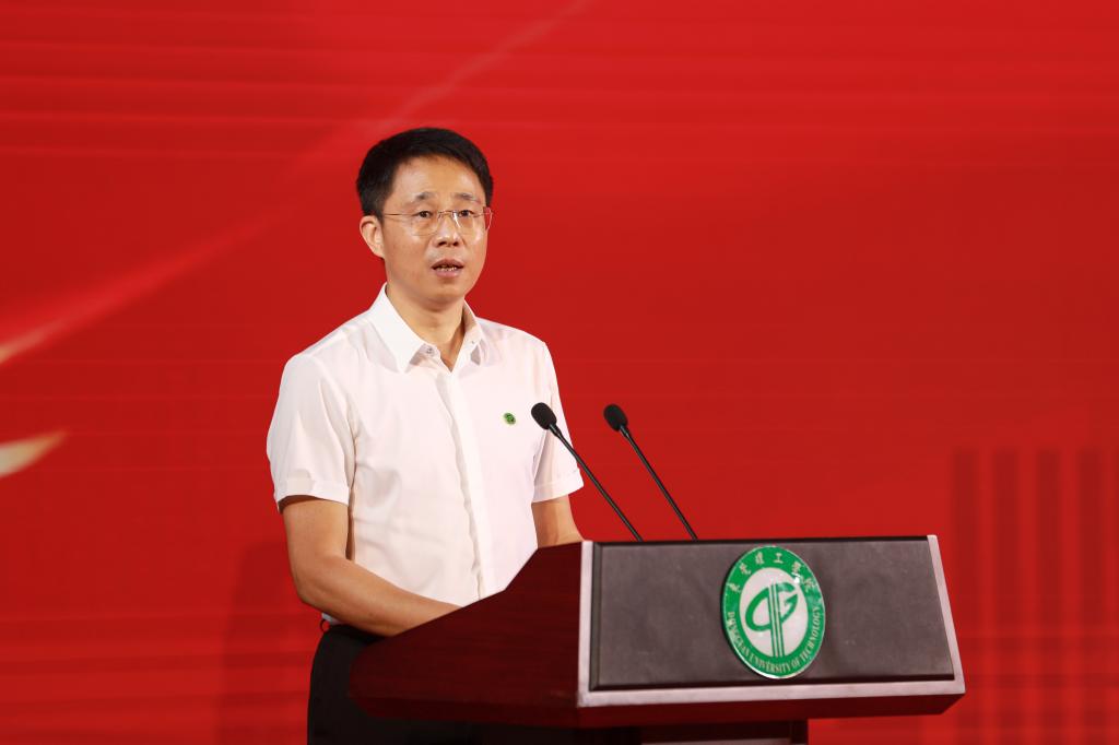 学校举行庆祝第37个教师节暨表彰大会