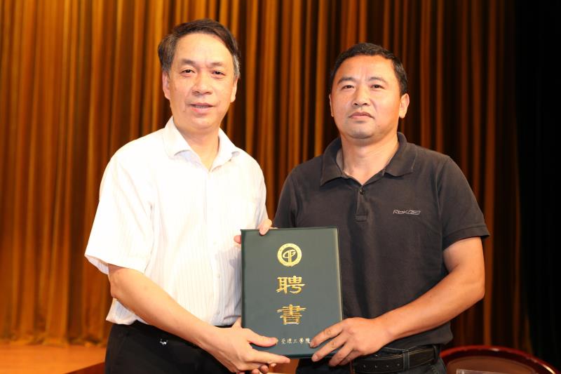 强昌文